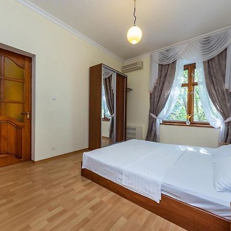 Alex Apartments Near Independence Square - Kiev Bagian luar foto