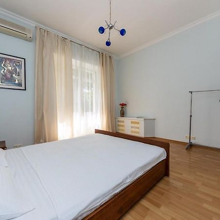 Alex Apartments Near Independence Square - Kiev Bagian luar foto