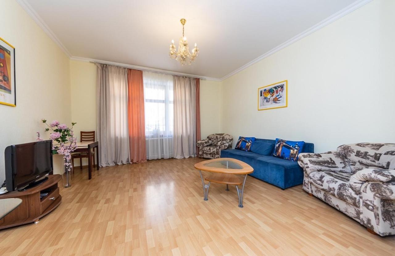 Alex Apartments Near Independence Square - Kiev Bagian luar foto