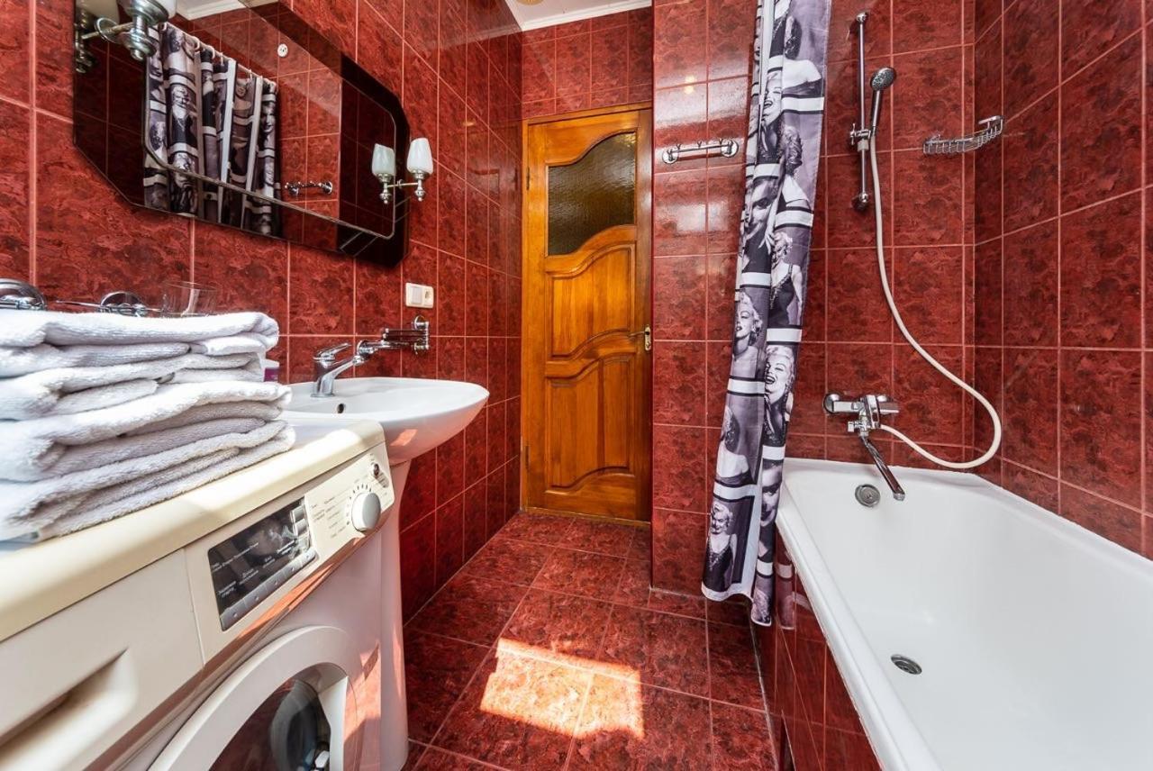 Alex Apartments Near Independence Square - Kiev Bagian luar foto