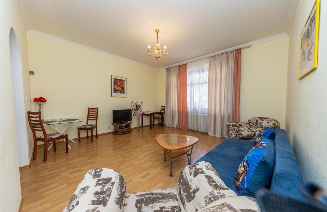 Alex Apartments Near Independence Square - Kiev Bagian luar foto