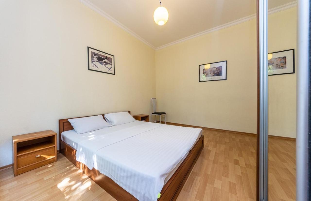 Alex Apartments Near Independence Square - Kiev Bagian luar foto