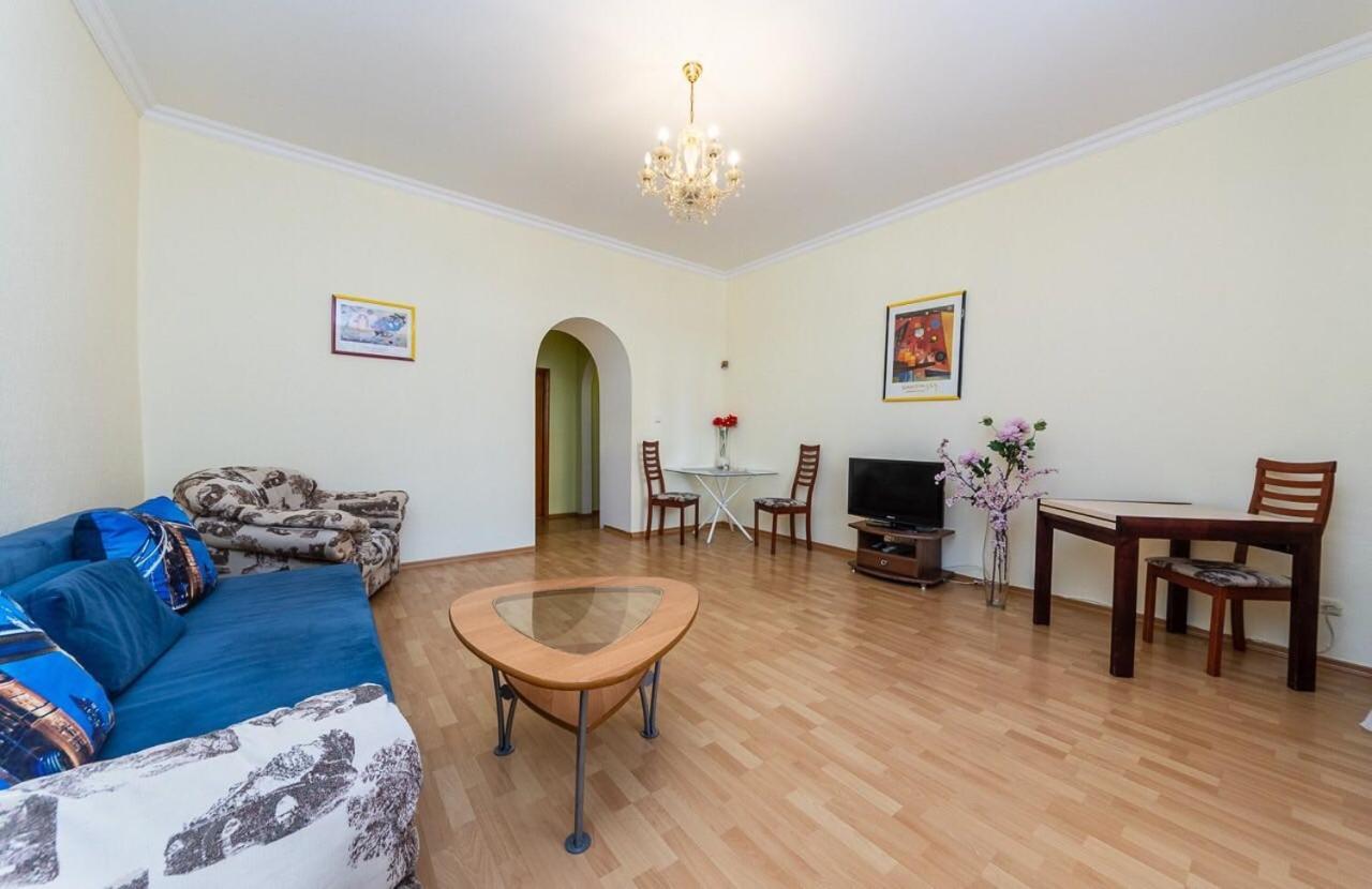 Alex Apartments Near Independence Square - Kiev Bagian luar foto
