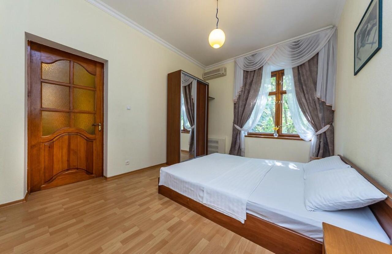 Alex Apartments Near Independence Square - Kiev Bagian luar foto