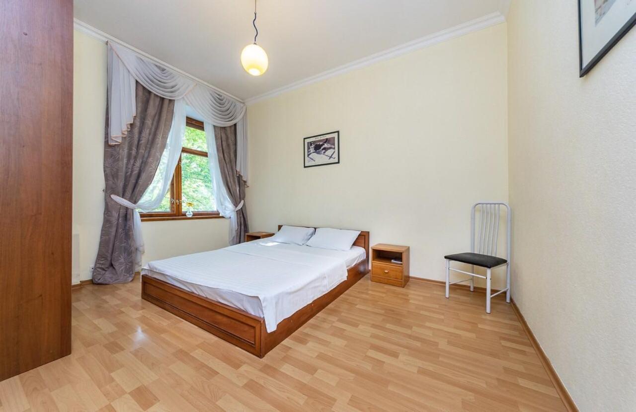 Alex Apartments Near Independence Square - Kiev Bagian luar foto