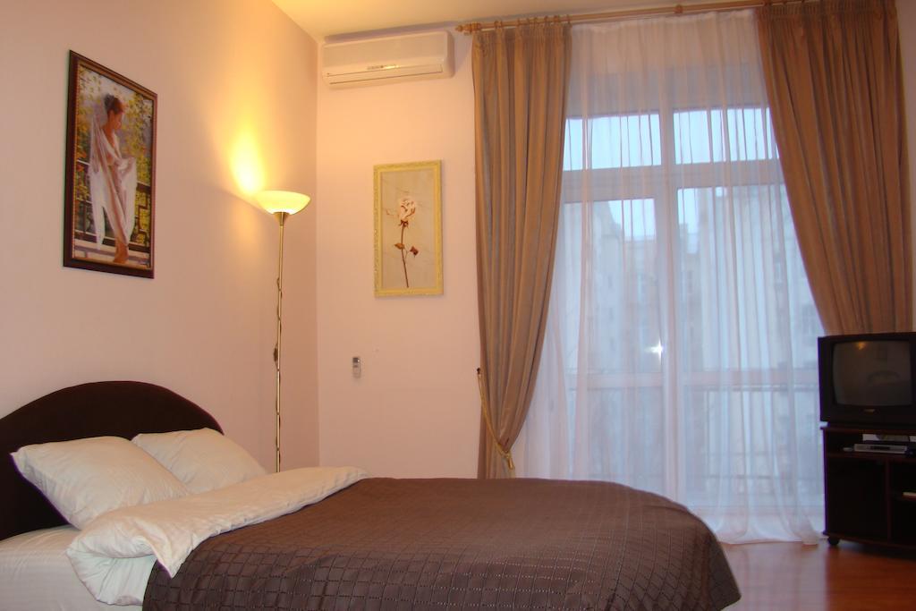 Alex Apartments Near Independence Square - Kiev Bagian luar foto