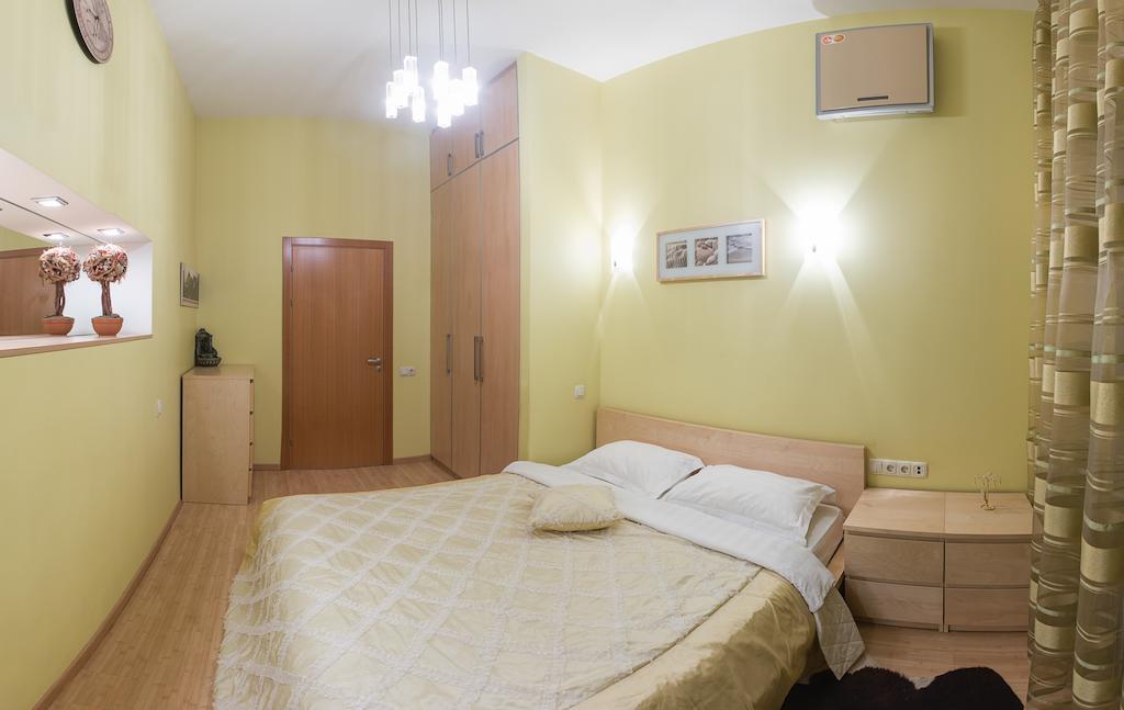 Alex Apartments Near Independence Square - Kiev Bagian luar foto
